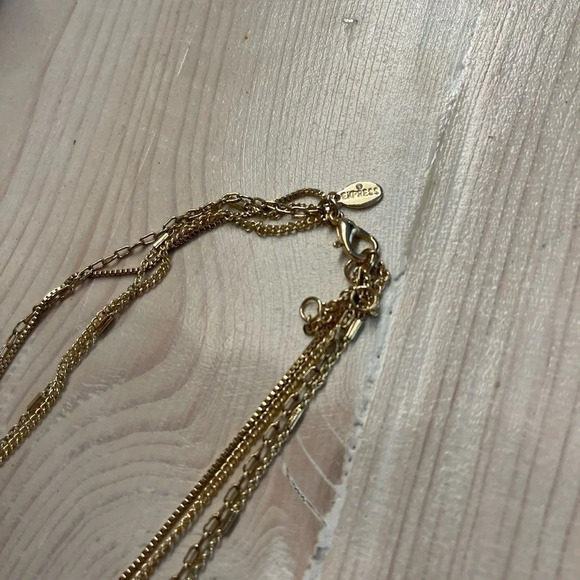 Express layered gold coin necklace - Picture 9 of 14